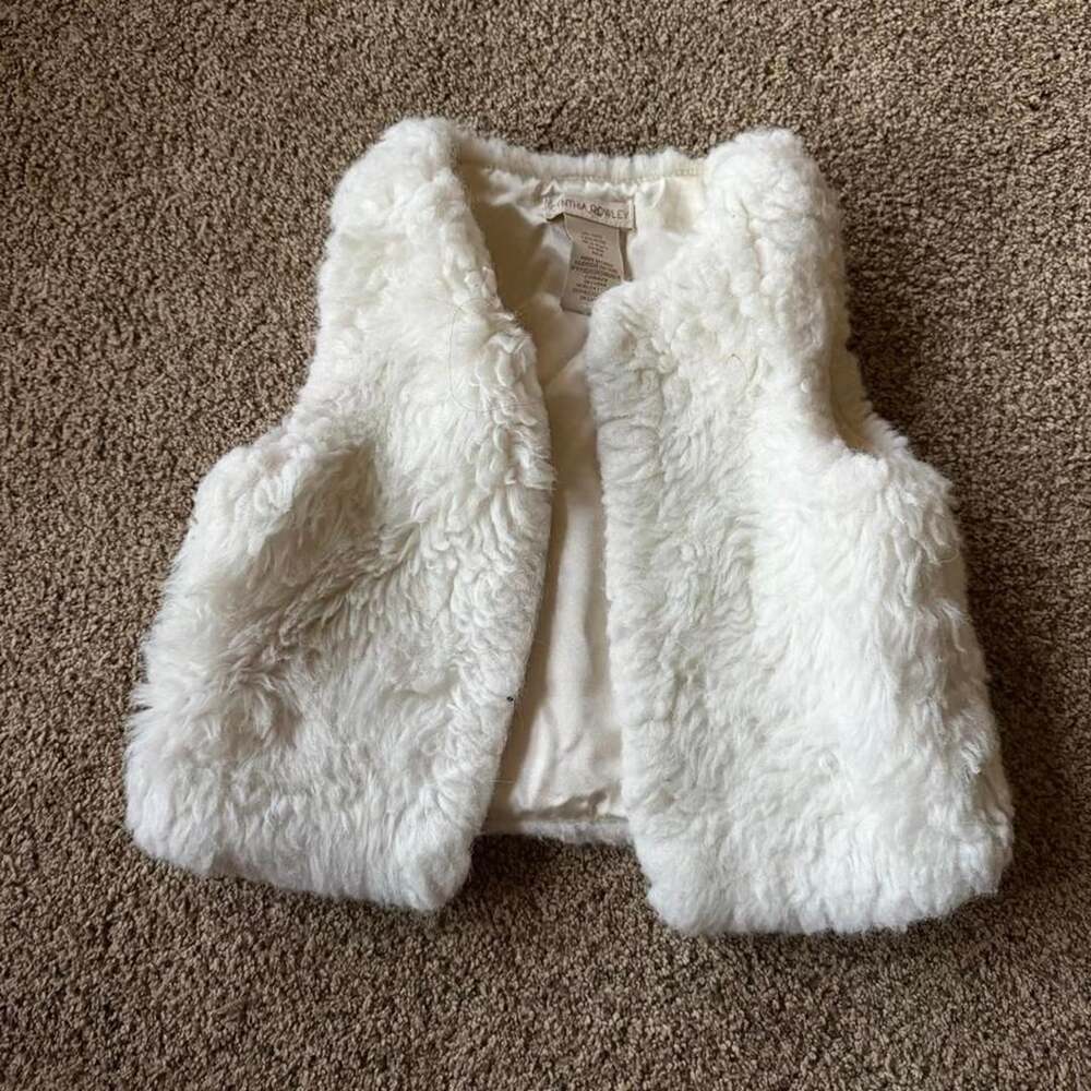 Cynthia Rowley Faux Fur Vest Size US: 5(4) White Open Front